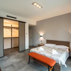 350 M Da Ospedale Maggiore L Parcheggio Prive L , Parma Italien