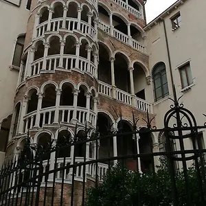 Alloggi Scala Del Bovolo *** Wenecja