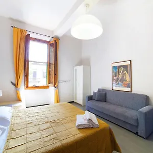 Oda ve Kahvaltı Melody House Floransa